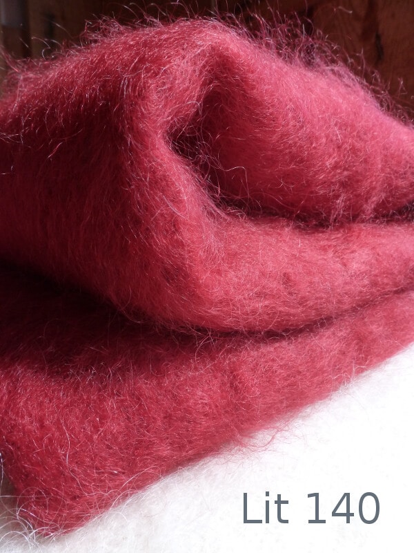 Couverture mohair rouge par la Ferme d'Auré pour lit 140cm