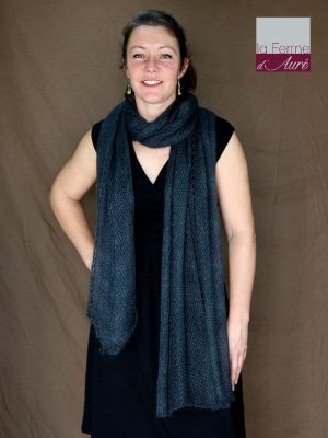 Etole mariage mohair et soie gris anthracite portée en echarpe mohair