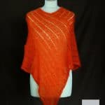 Poncho laine mohair et soie orange tricot main vue de face