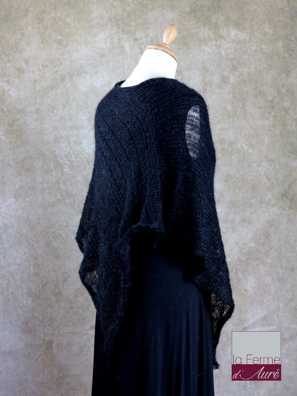 poncho-mohair-soie-riviera-noir-ferme-d-aure-6