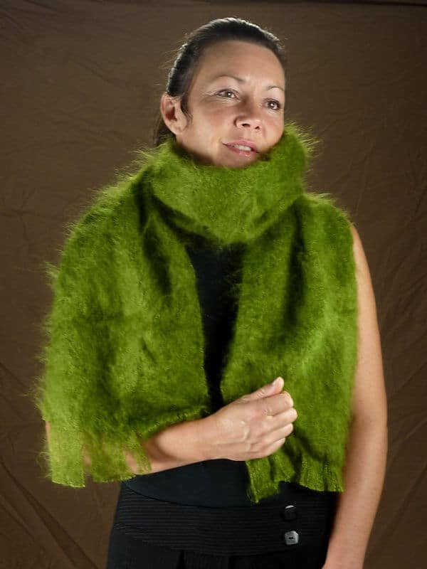 grande-echarpe-laine-mohair-vert-mousse-face