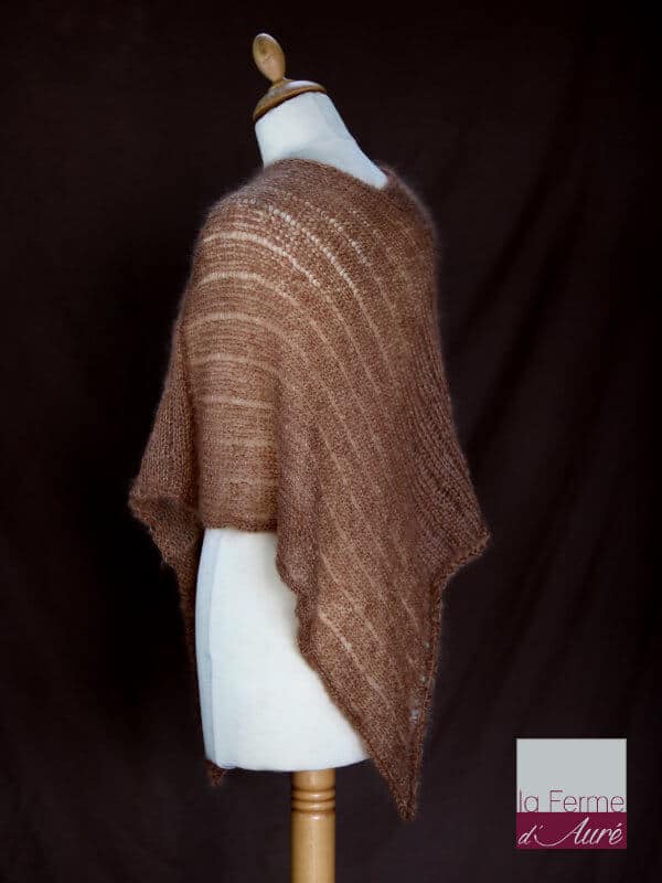 Poncho laine mohair et soie marron camel tricot main vue de dos