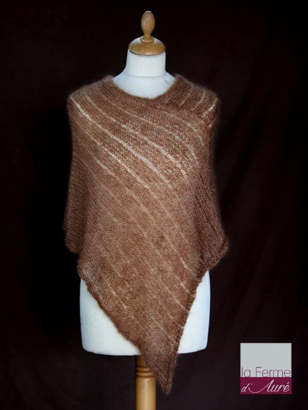 Poncho laine mohair et soie camel tricot main vue de face