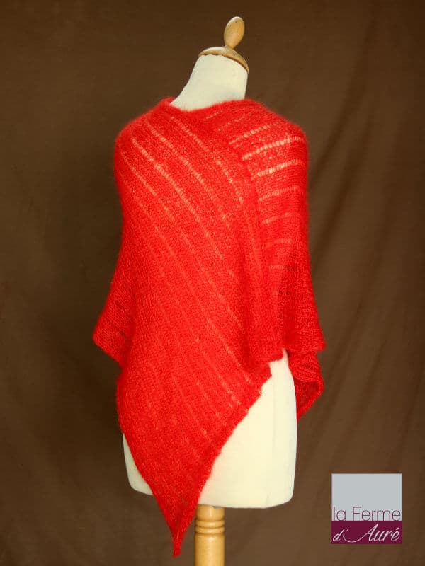 Poncho laine mohair et soie rouge ecarlate tricot main vue de dos