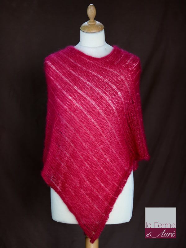 Poncho laine mohair et soie groseille pour femme vue de face