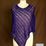 Poncho laine mohair et soie fait main violet myrtille vue de face