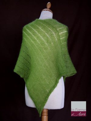 Poncho laine mohair et soie fait main vert anis vue de dos