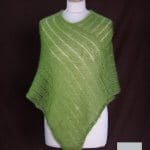 Poncho laine mohair et soie fait main vert anis vue de face