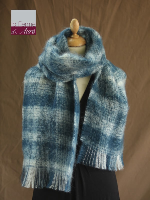 Grande écharpe laine mohair carreaux blanc bleu - Mohair Ferme d'Auré