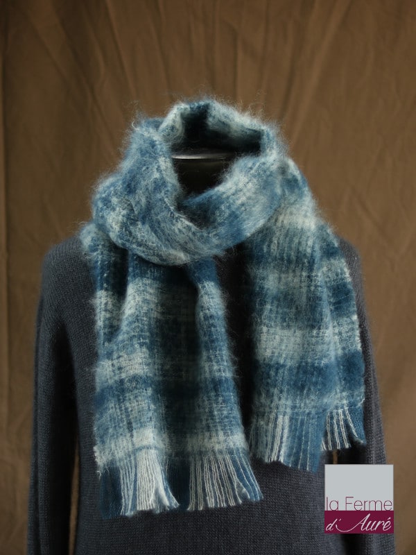 Grande écharpe laine mohair pour homme coloris à carreaux bleu et écru - Mohair Ferme d'Auré