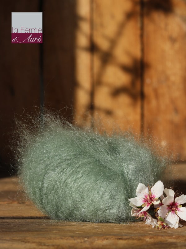 Pelote de laine pur mohair coloris vert sauge - Ferme d'Auré