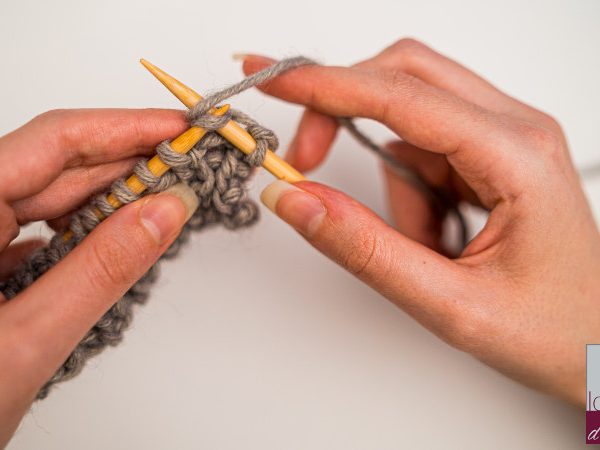 Débuter au tricot avec la maille endroit