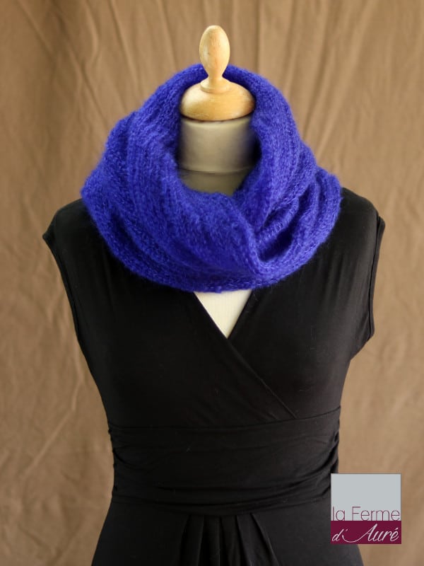 snood-mohair-soie-bleu-encre-ferme-aure