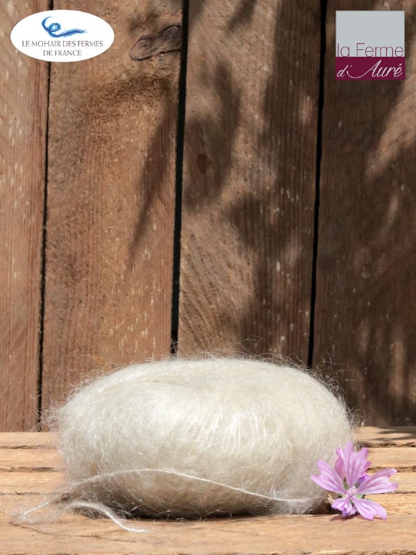 Laine Mohair et Soie coloris Beige Clair. Mohair des Ferme de France par la Ferme d'Auré