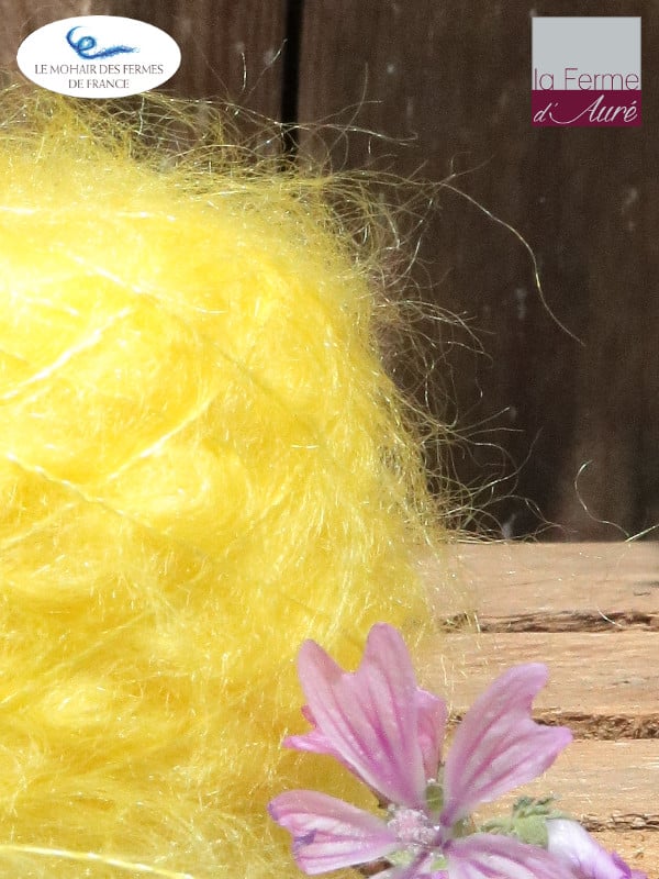 Laine Mohair et Soie coloris Jaune Mimosa, détail. Mohair des Ferme de France par la Ferme d'Auré