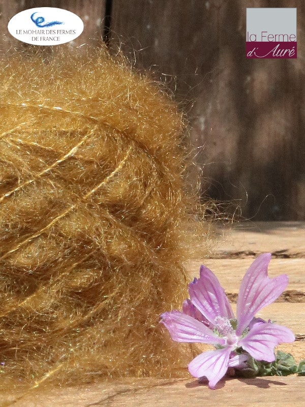 Laine Mohair et Soie coloris Vieil Or, détail. Mohair des Ferme de France par la Ferme d'Auré