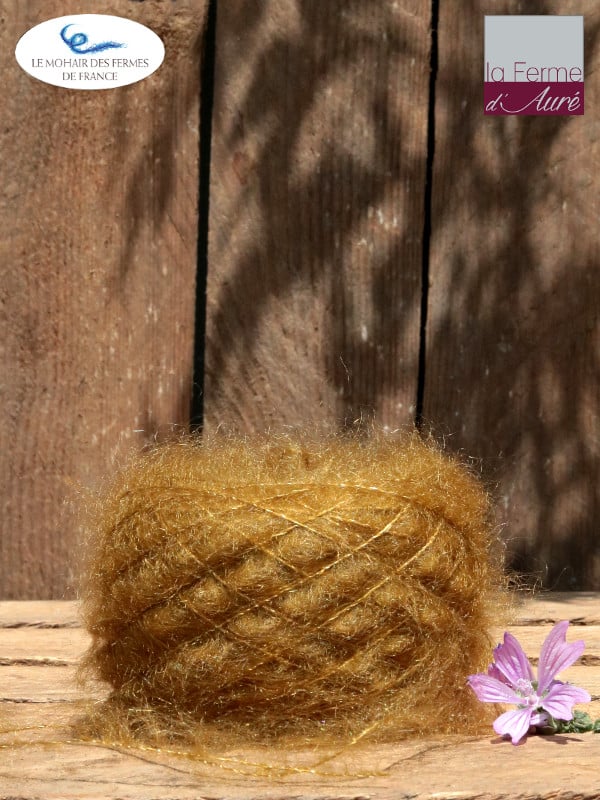 Laine Mohair et Soie coloris Vieil Or, détail. Mohair des Ferme de France par la Ferme d'Auré