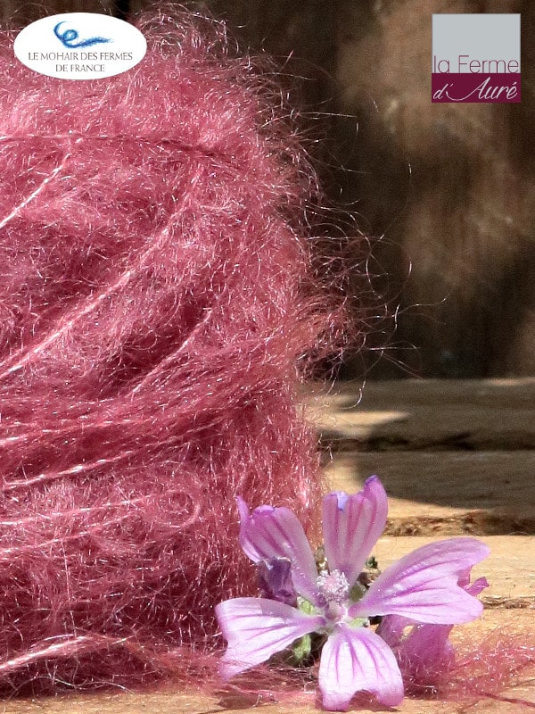 Laine Mohair et Soie coloris Vieux Rose, détail. Mohair des Ferme de France par la Ferme d'Auré