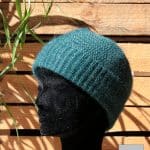 Bonnet en laine mohair pour femme coloris Paon. Mohair des Fermes de France par la Ferme d'Auré