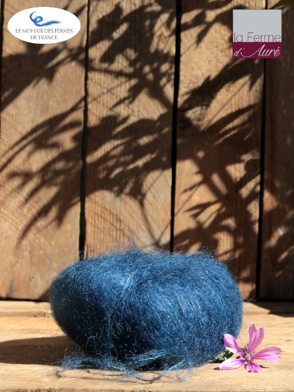 Laine Mohair et Soie coloris Bleu Hollandais. Mohair des Ferme de France par la Ferme d'Auré