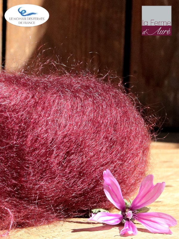 Laine Mohair et Soie coloris Lie de Vin, détail. Mohair des Ferme de France par la Ferme d'Auré