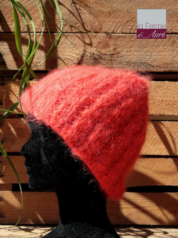 Bonnet en laine mohair tricoté main en Mohair des Fermes de France par la Ferme d'Auré. Pièce unique