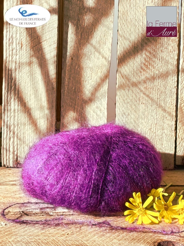 Laine Mohair et Soie coloris Violet Cardinal. Mohair des Ferme de France par la Ferme d'Auré
